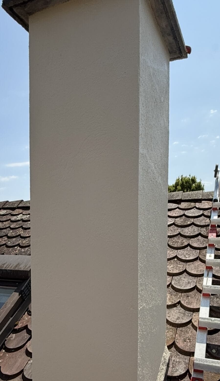 Souche de cheminée en enduit remise en état par PROUX